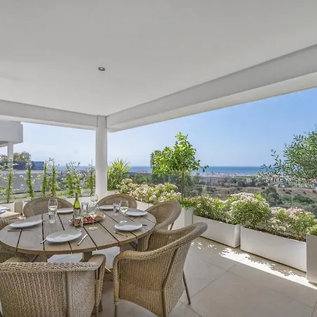 Lejlighed Luxury 3br - Sea Views, Terrace, Garage Estepona
