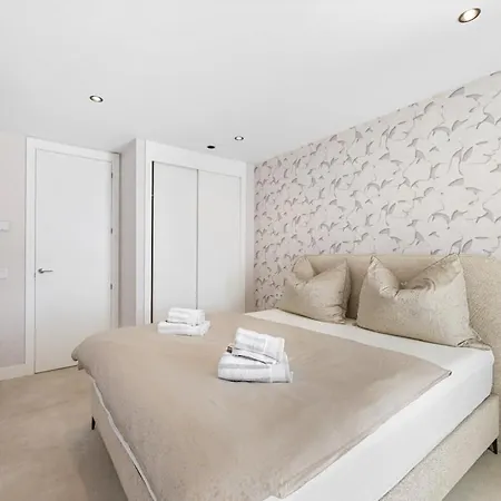 Luxury 3br - Sea Views, Terrace, Garage