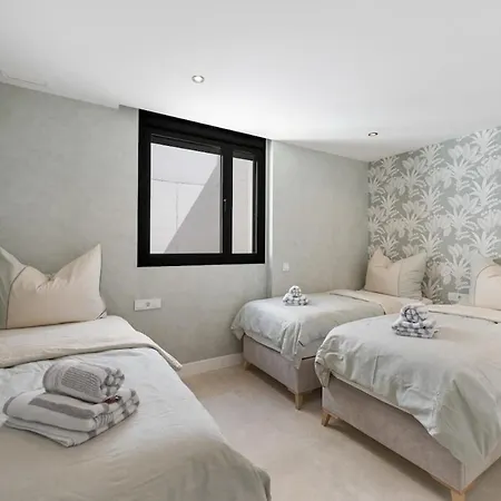 Luxury 3br - Sea Views, Terrace, Garage Lejlighed *