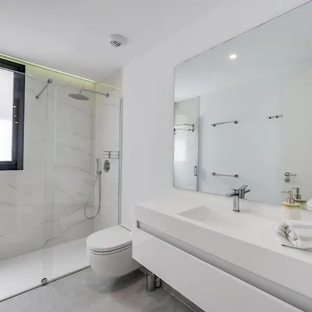 Luxury 3br - Sea Views, Terrace, Garage