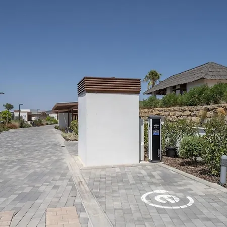 Lejlighed Luxury 3br - Sea Views, Terrace, Garage Estepona